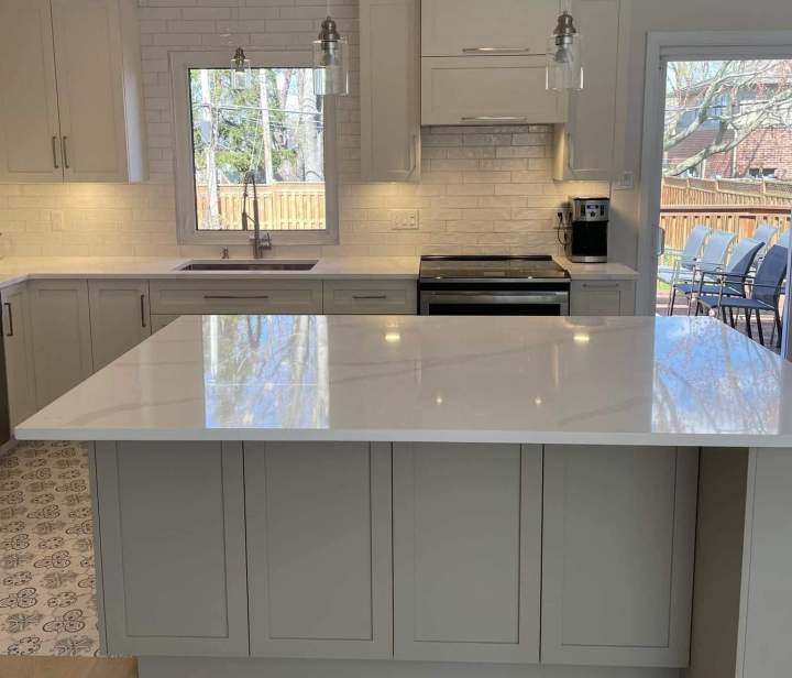 Installation d'une cuisine moderne et fonctionnelle