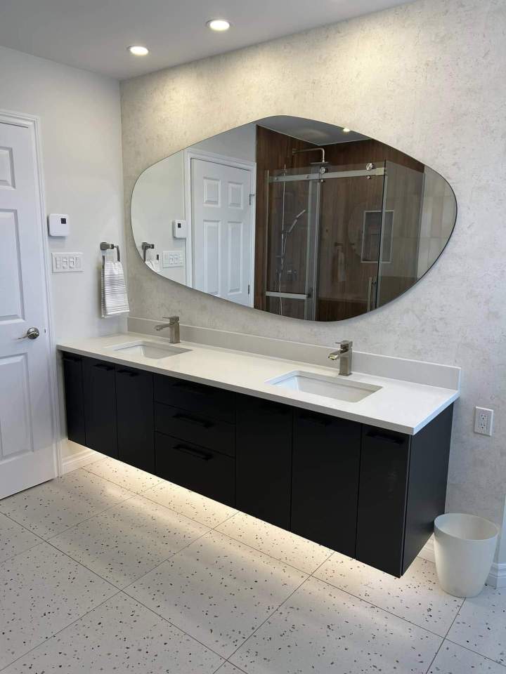 Entrée salle de bains et murs en lattes Vaudreuil-Dorion